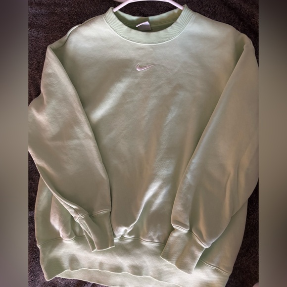 Nike Jackets & Blazers - Nike crewneck